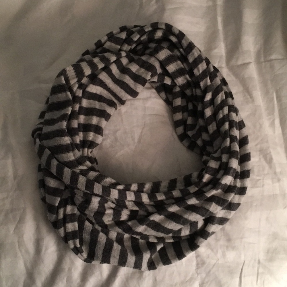 American eagle infinity scarf